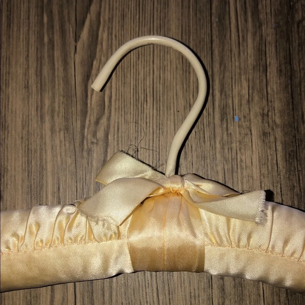 BUNDLE OF FOUR VINTAGE PADDED HANGERS